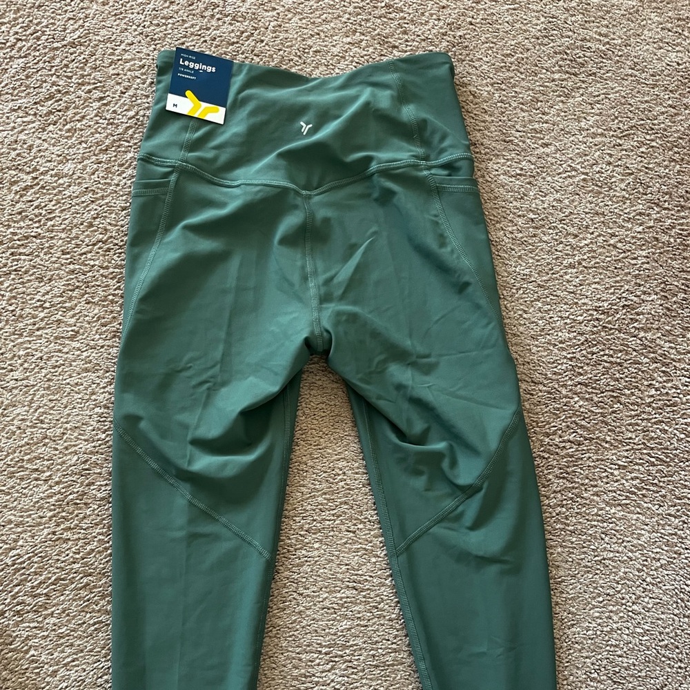 Old Navy Power Soft High Rise Leggings size medium. New with tags.